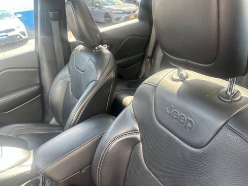 Used 2019 Jeep Cherokee Limited AWD/4WD image 8