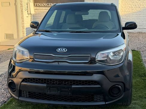 Used 2017 Kia Soul FWD image 4