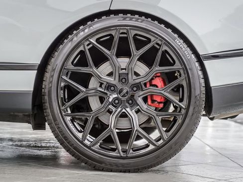 Used 2018 Land Rover Range Rover Long Wheelbase Autobiography image 15