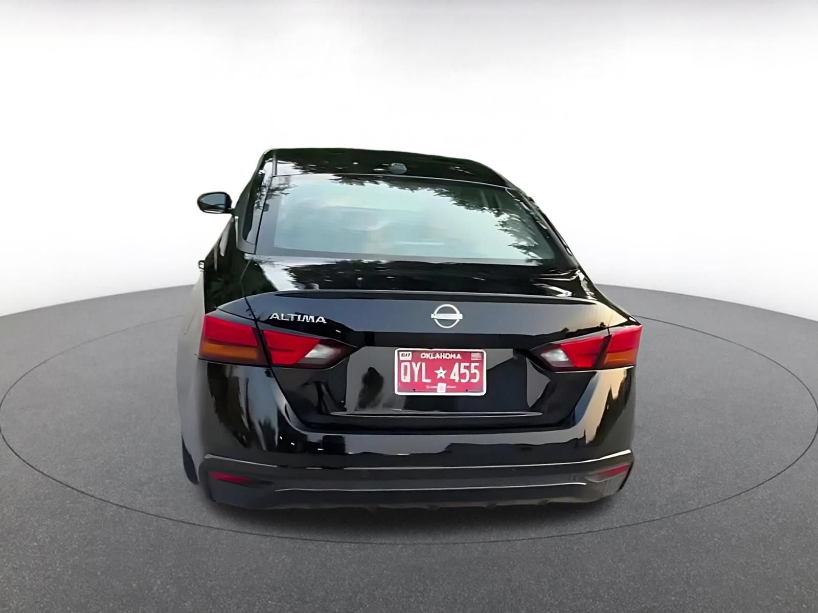 Used 2025 Nissan Altima 2.5 SV FWD image 10