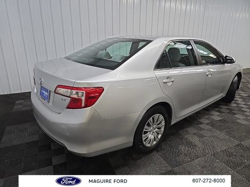 Used 2014 Toyota Camry LE FWD image 12