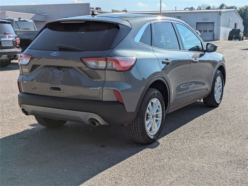Used 2022 Ford Escape SE image 3