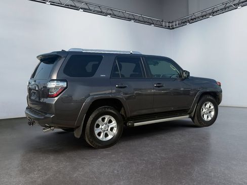 Used 2016 Toyota 4Runner SR5 RWD image 3