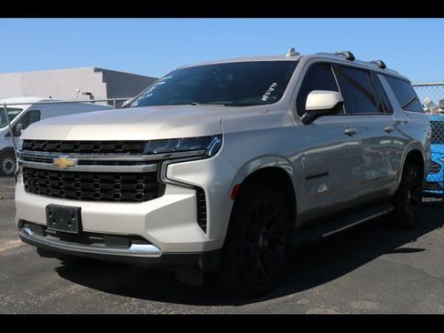 Used 2021 Chevrolet Suburban LS w/ Max Trailering Package AWD/4WD image 2