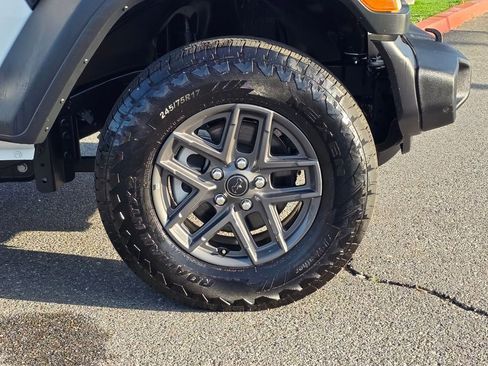Used 2025 Jeep Wrangler Unlimited Sport AWD/4WD image 8