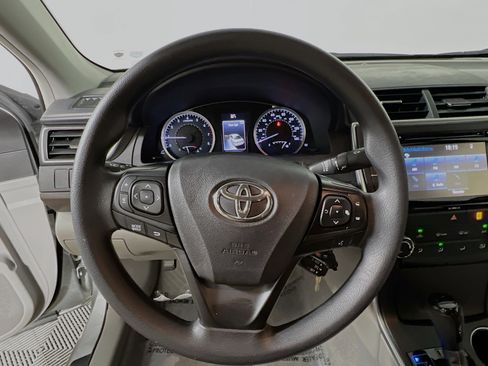 Used 2016 Toyota Camry LE image 18