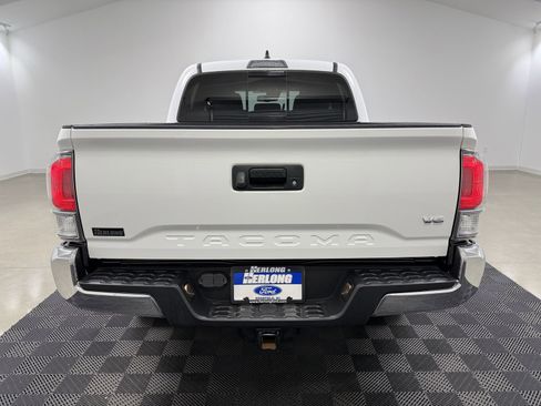 Used 2022 Toyota Tacoma TRD Off-Road image 5