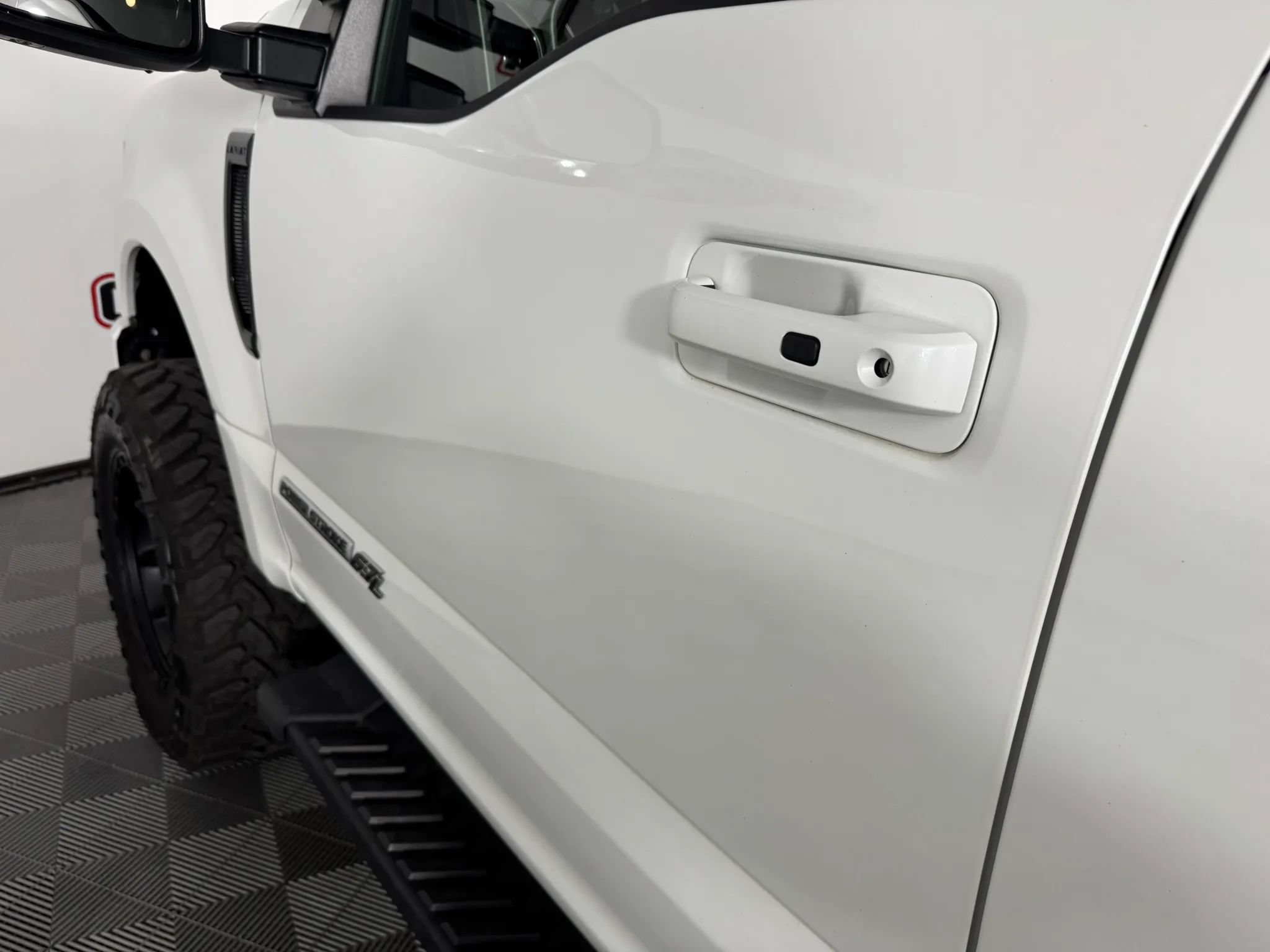 Used 2022 Ford F350 Lariat w/ Black Appearance Package AWD/4WD image 27