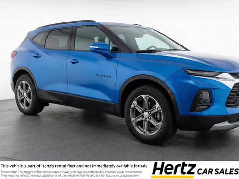Used 2025 Chevrolet Blazer LT FWD image 1
