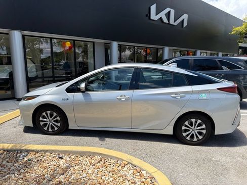Used 2020 Toyota Prius Prime XLE FWD image 2