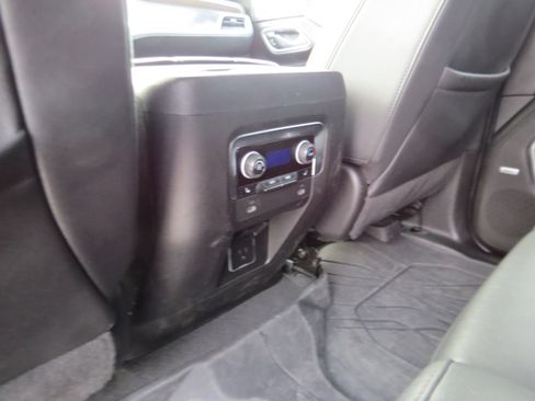 Used 2023 Chevrolet Suburban High Country image 15