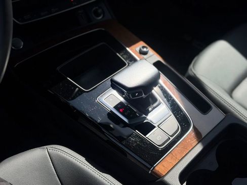 Used 2023 Audi Q5 2.0T Premium w/ Convenience Package image 18