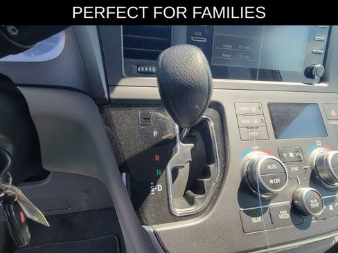 Used 2019 Toyota Sienna L w/ Carpet Mat Package FWD image 23
