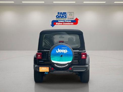 Used 2022 Jeep Wrangler Unlimited Sahara w/ Cold Weather Group image 8