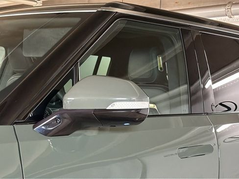 Used 2022 Rivian R1S Launch Edition image 5