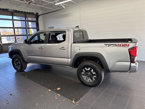 Used 2018 Toyota Tacoma TRD Off-Road image 5