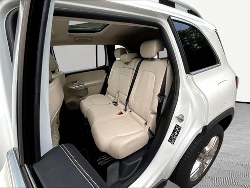 Used 2022 Mercedes-Benz GLB 250 4MATIC image 23