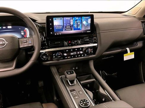 New 2026 Nissan Pathfinder Platinum image 8