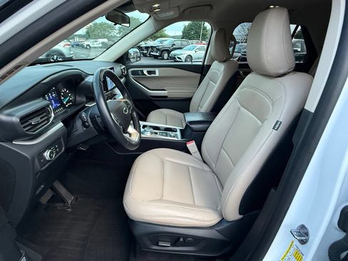 Used 2020 Ford Explorer XLT w/ Equipment Group 202A AWD/4WD image 13