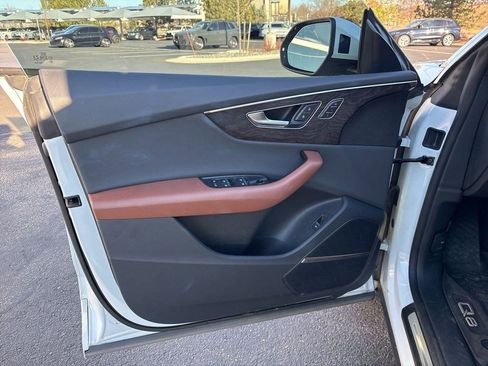 Used 2019 Audi Q8 Prestige image 9