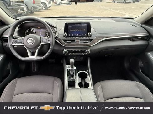 Used 2024 Nissan Altima 2.5 SV FWD image 11