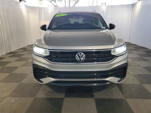 Used 2023 Volkswagen Tiguan SE R-Line image 2