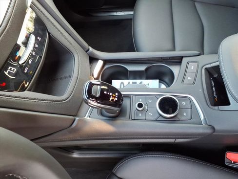 New 2025 Cadillac XT5 Luxury image 13