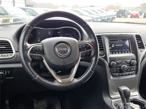 Used 2018 Jeep Grand Cherokee Laredo AWD/4WD image 15