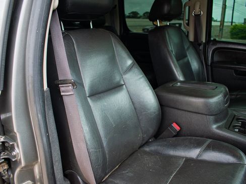 Used 2013 Chevrolet Silverado 3500 LTZ AWD/4WD image 38