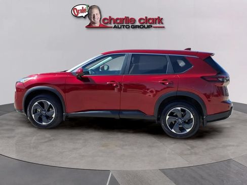 Used 2024 Nissan Rogue SV FWD image 2