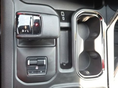 Used 2024 GMC Sierra 1500 AT4 w/ Technology Package AWD/4WD image 44