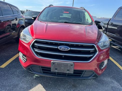 Used 2017 Ford Escape Titanium image 2