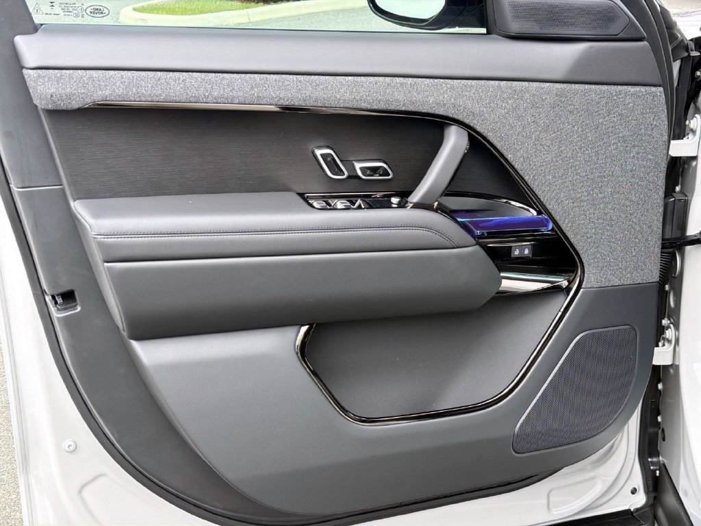 New 2027 Land Rover Range Rover Sport Dynamic SE AWD/4WD image 15