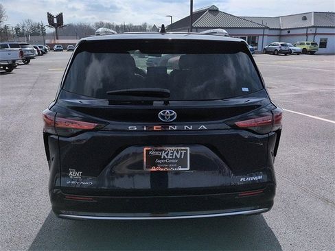 Used 2025 Toyota Sienna Platinum image 6