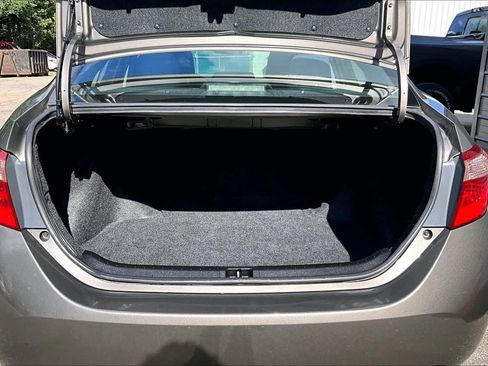 Used 2018 Toyota Corolla LE FWD image 30