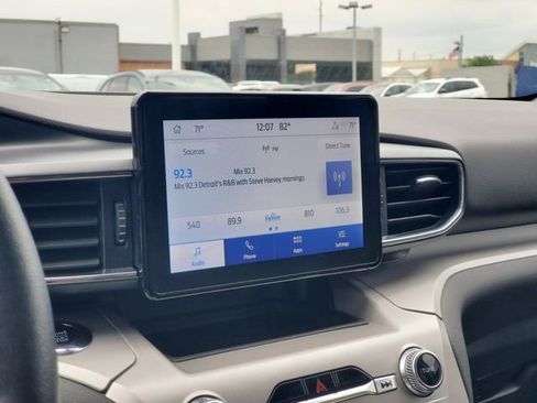 Used 2023 Ford Explorer XLT w/ Equipment Group 202A AWD/4WD image 19