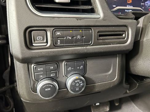 Used 2023 GMC Yukon XL SLT image 20