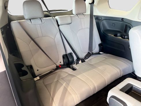 Used 2023 Honda Pilot LX image 24