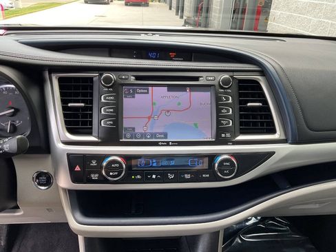 Used 2015 Toyota Highlander XLE AWD/4WD image 19