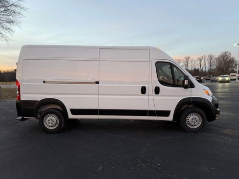 Used 2025 RAM ProMaster 2500 w/ Safety Group image 6