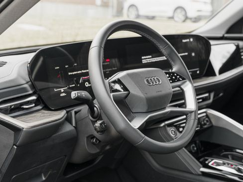 Certified 2025 Audi Q5 Premium w/ Convenience Package image 9