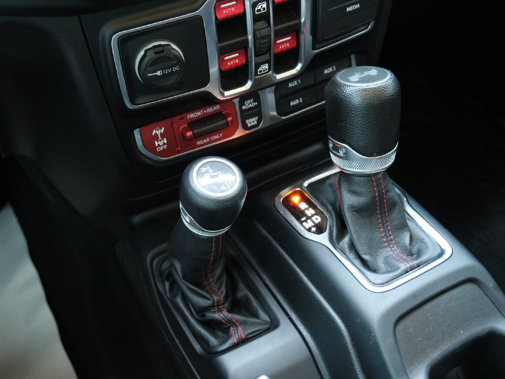 Used 2021 Jeep Wrangler Unlimited Rubicon w/ Dual Top Group AWD/4WD image 23