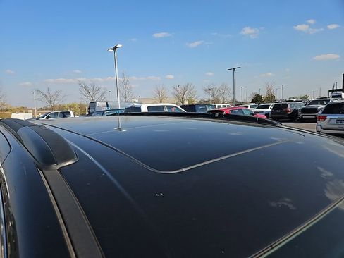 Used 2023 Chrysler Pacifica Limited image 9