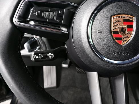 Certified 2025 Porsche Macan image 10