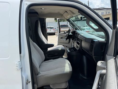 Used 2016 Chevrolet Express 3500 Extended image 33