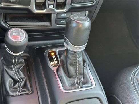 Used 2023 Jeep Wrangler Unlimited Sahara image 24