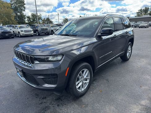 New 2025 Jeep Grand Cherokee Laredo image 5