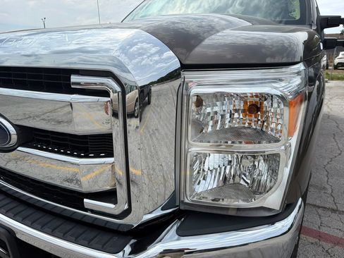 Used 2016 Ford F250 XLT w/ XLT Premium Package AWD/4WD image 11