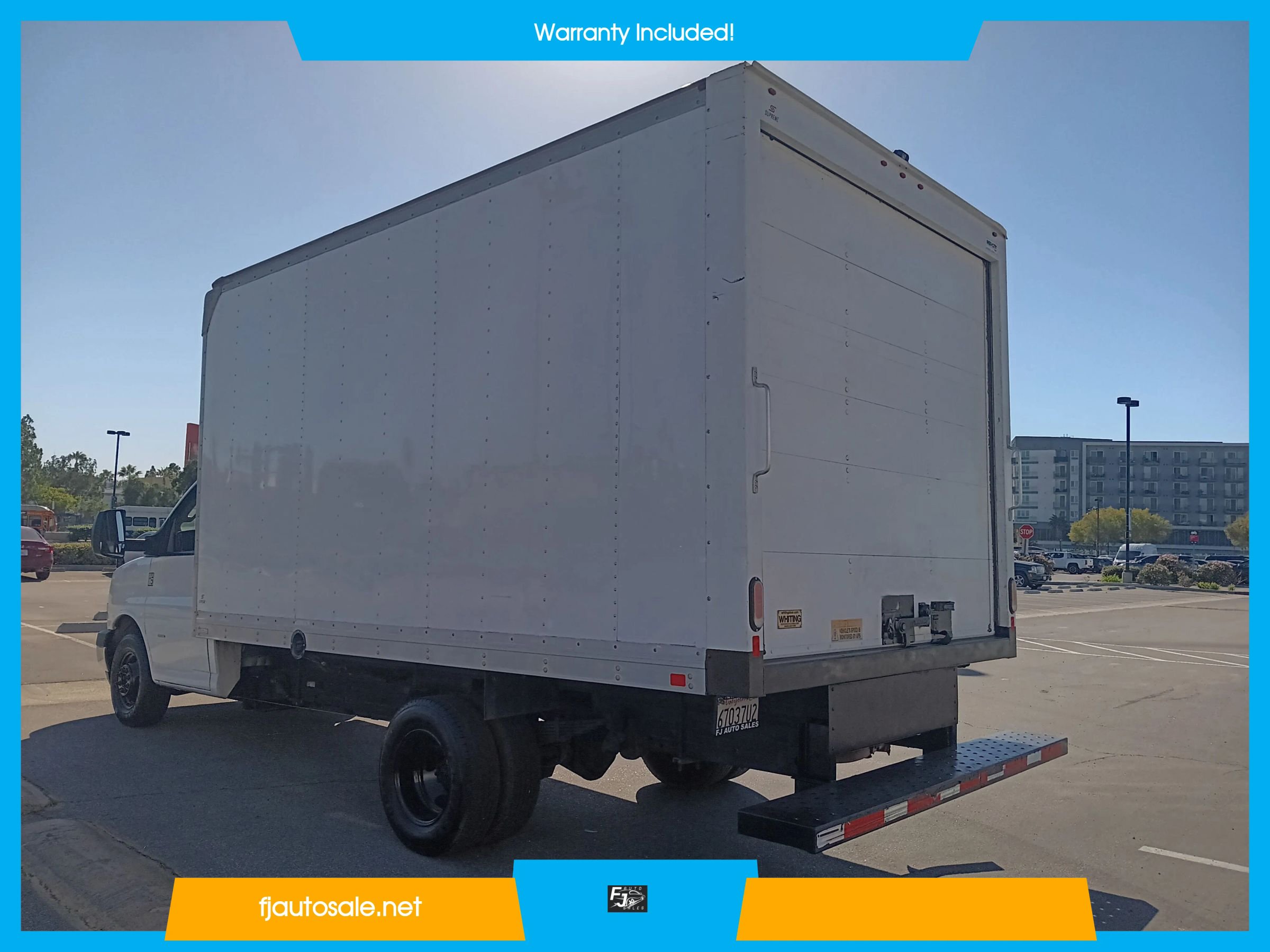 Used 2018 Chevrolet Express 3500 w/ Chrome Appearance Package RWD image 9