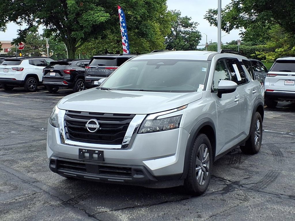 Used 2025 Nissan Pathfinder SV AWD/4WD image 2